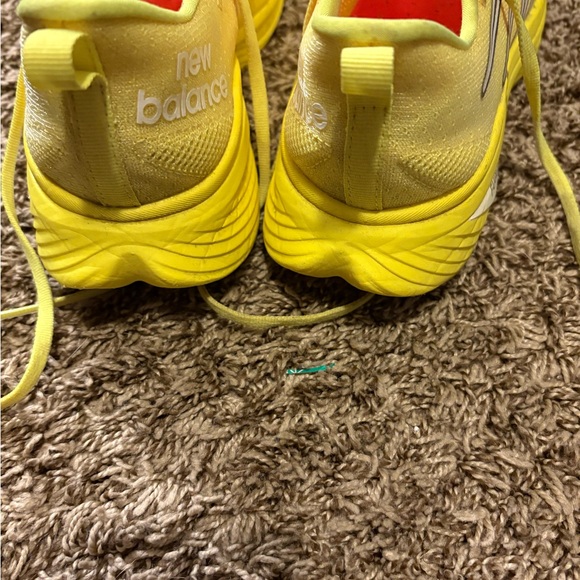 New Balance Fuel Cell Carbon Plated Running shoe size 9 - Picture 2 of 4